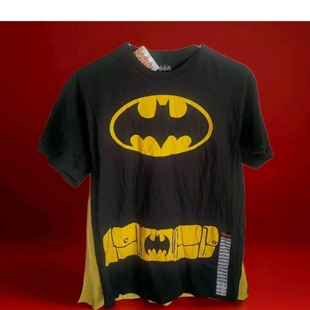 Batman Short Sleeve Tee - Black and Yellow Mens Medium Fun Cape Novelty Spencers